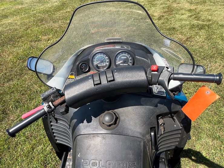 #124-•-polaris-indy-xlt-touring-snowmobile-image-7