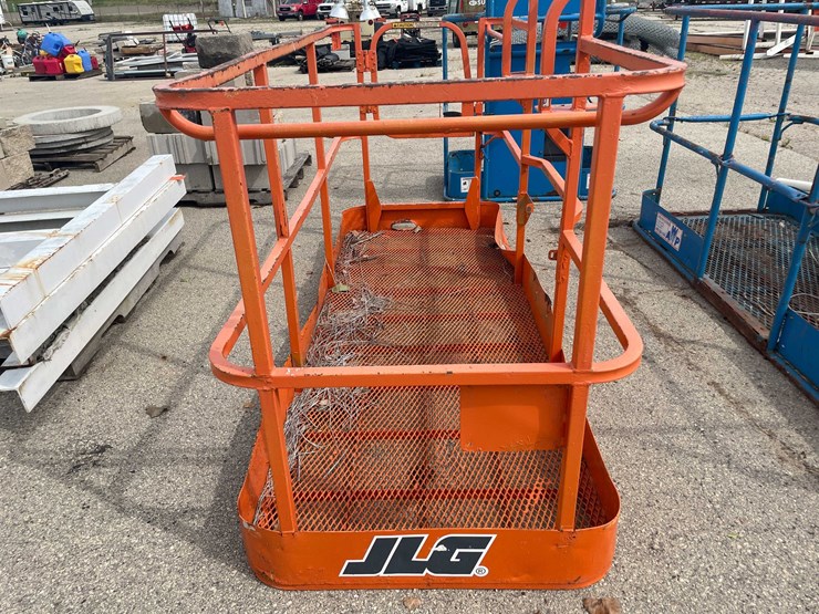 #10624-•-aerial-lift-platform-image-5