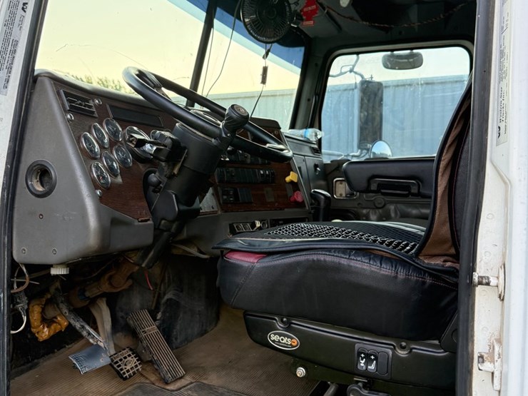 2000-western-star-3406-image-8