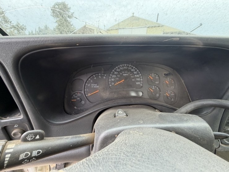 2005-gmc-sierra-2500-image-13