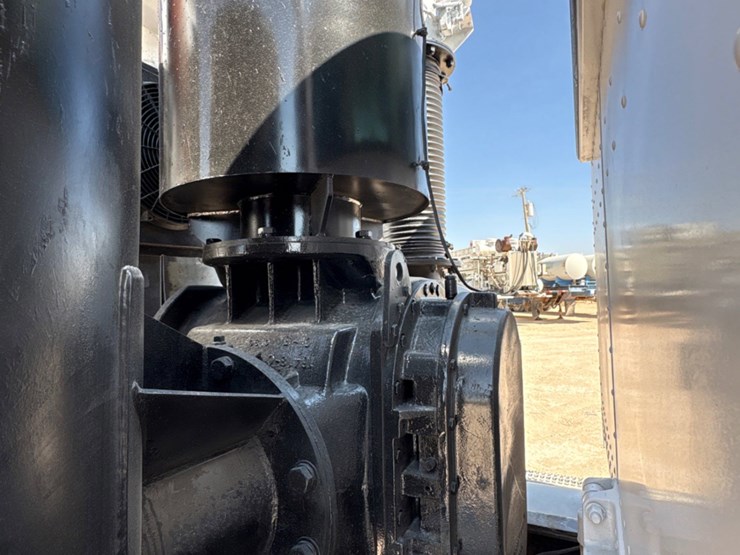 2014-peterbilt-367-image-10