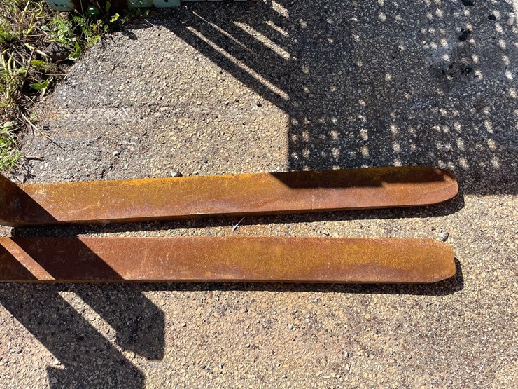 #9012-•-pair-of-forklift-forks-(shed)-image-3