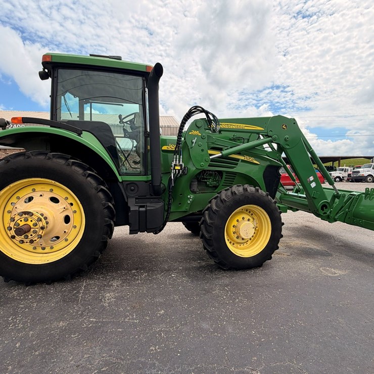 2004 JOHN DEERE 7820