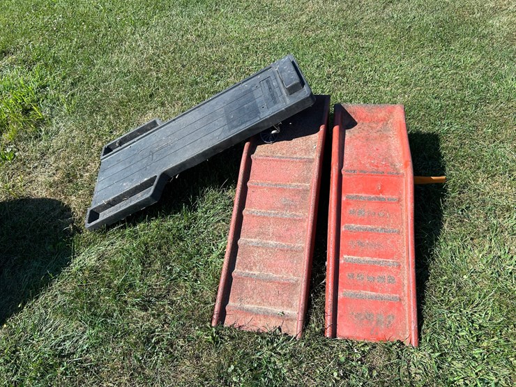 #6283-•-car-ramps-and-mechanics-creeper-image-1