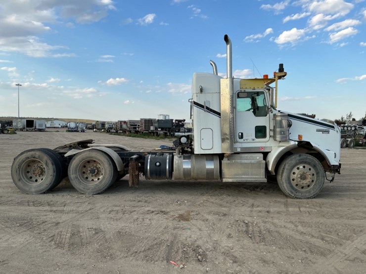 2012-kenworth-t800-image-4