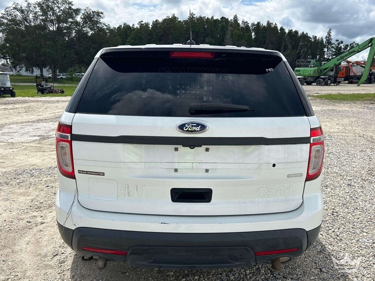 2015-ford-explorer-image-23