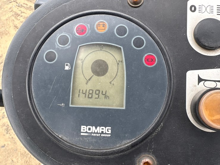 2011-bomag-bw120ad-4-image-43