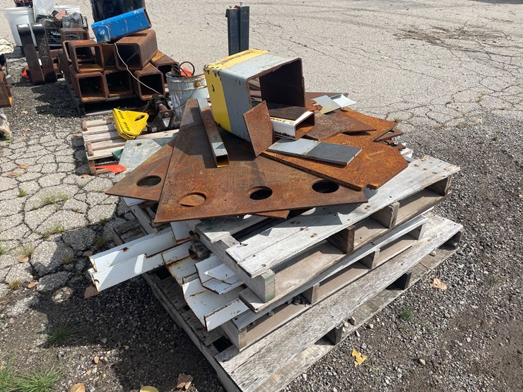 #10613-•-pallet-of-scrap-metal-image-3