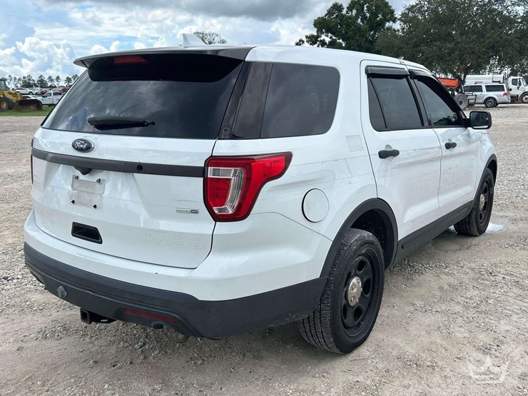 2017-ford-explorer-image-3