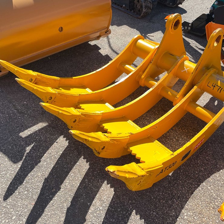 CATERPILLAR 320