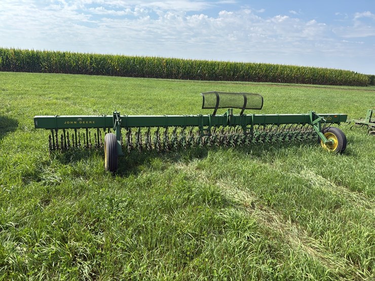 john-deere-400-image-1
