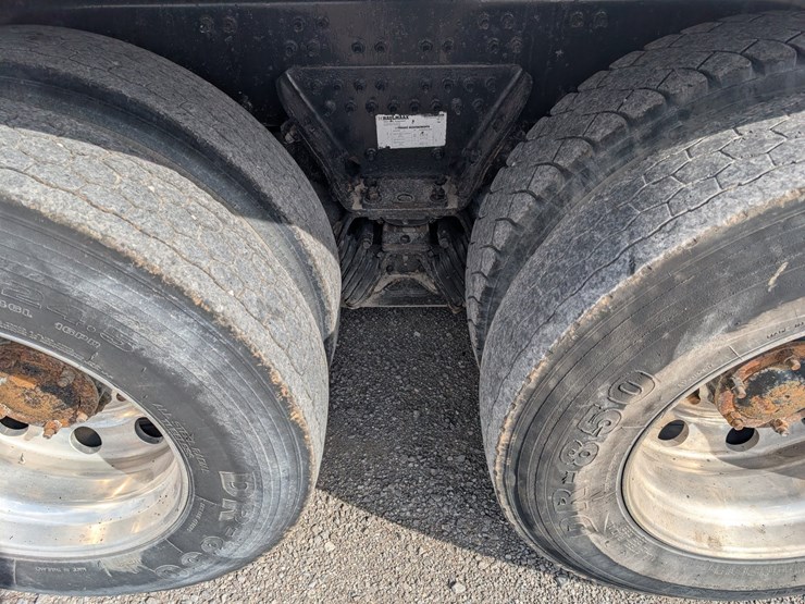 #259-•-2015-mack-gu713-granite-tri-axle-dump-truck-image-19