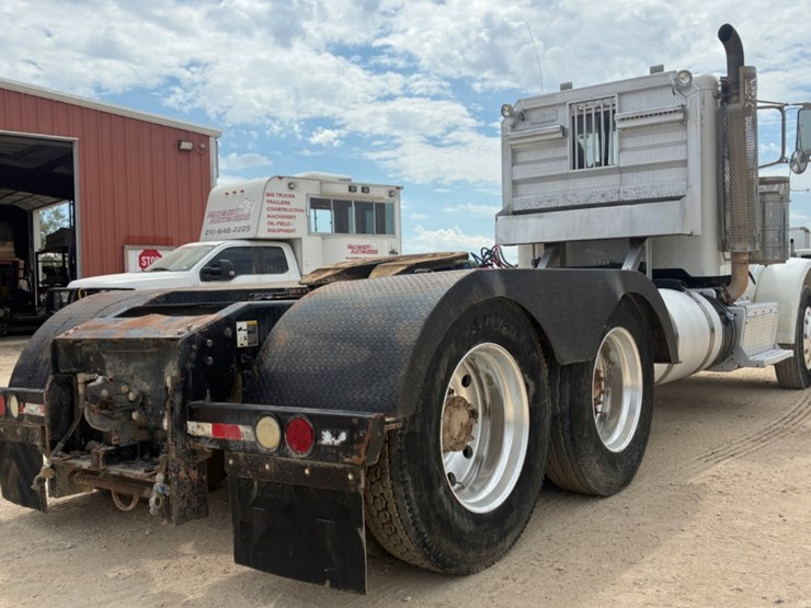 2012-peterbilt-367-image-4