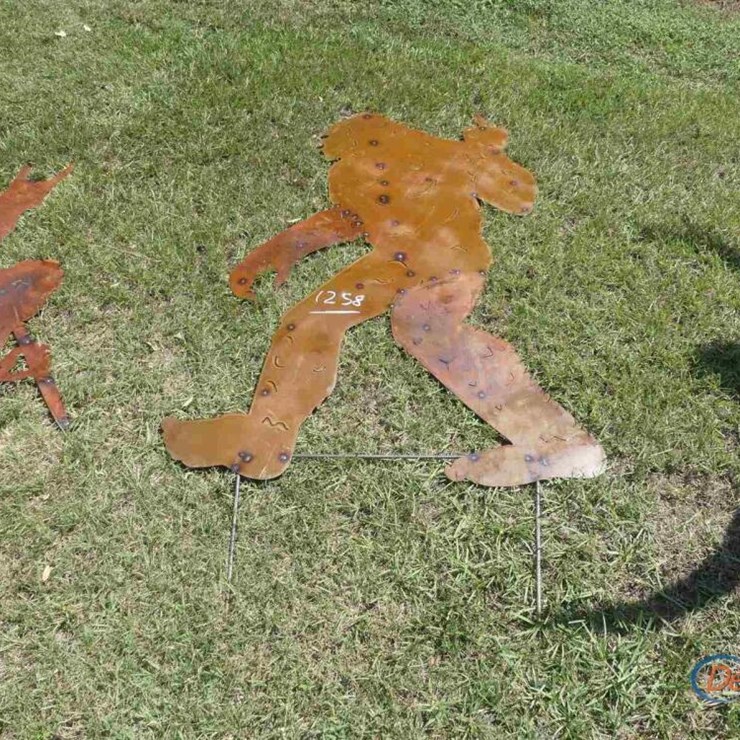 BIGFOOT W/ FINGER