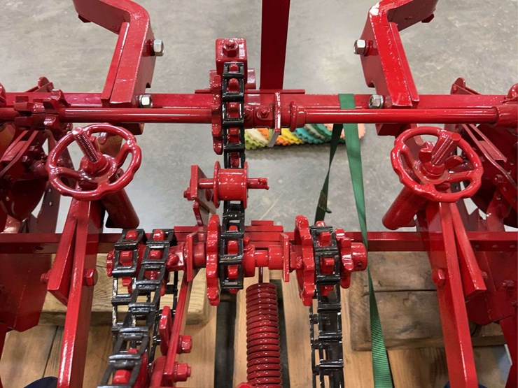 international-harvester-c251-two-row-fast-hitch-planter-image-29