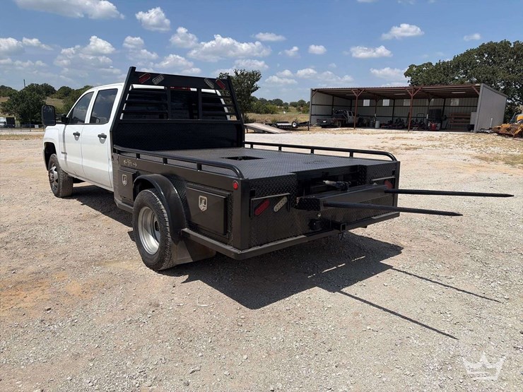 2016-chevrolet-silverado-3500-image-4