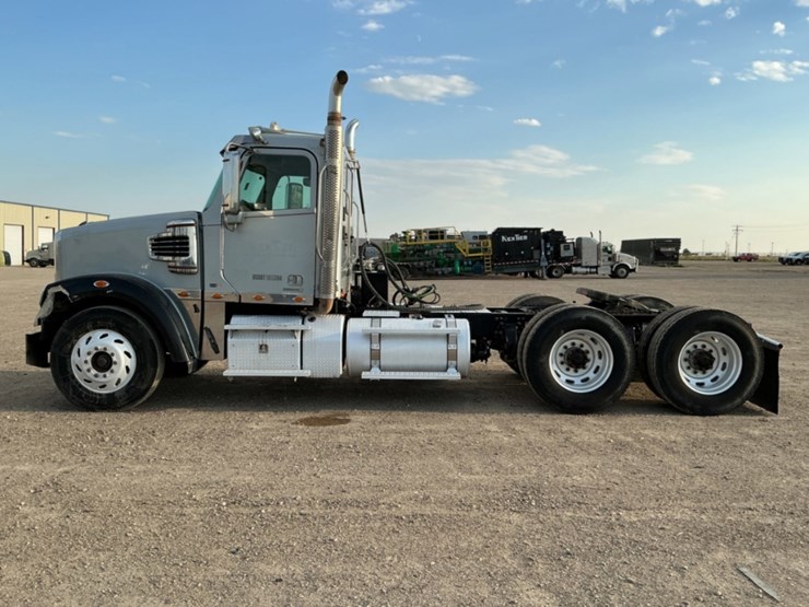 2011-freightliner-coronado-122-sd-image-11
