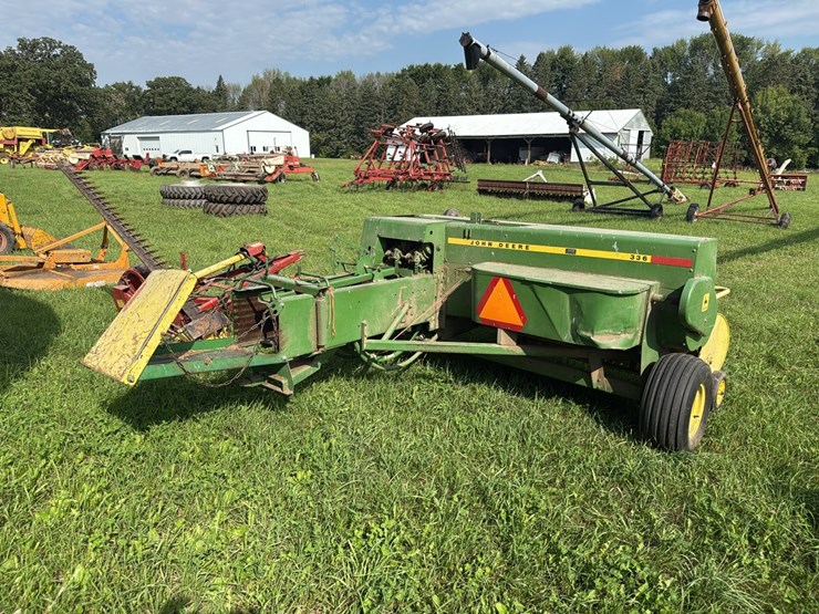 john-deere-336-image-4
