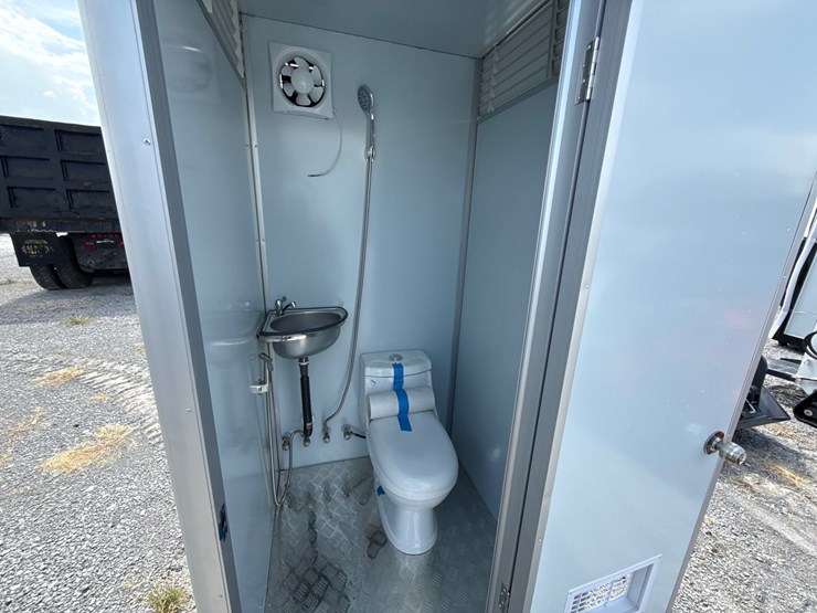 #186-•-portable-restroom-image-5