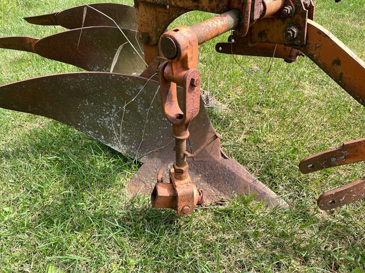 #1639-•-allis-chalmers-moldboard-plow-image-12