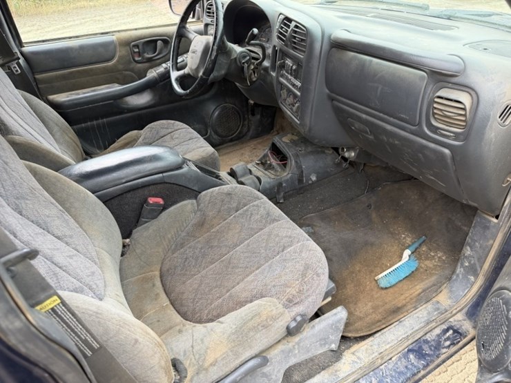 2001-gmc-sonoma-crew-cab-pickup-image-22