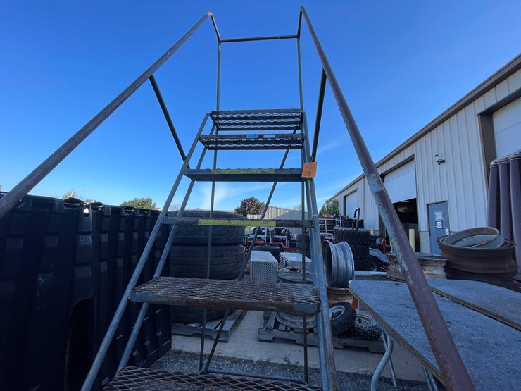 #9122-•-wheeled-shelving-ladder-(03)-image-3