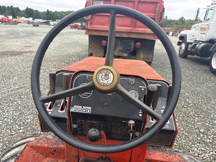 ditch-witch-2200-image-16
