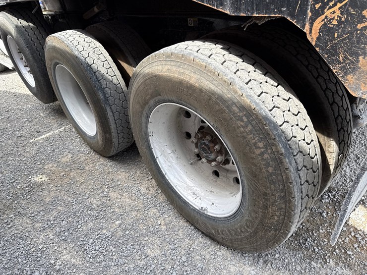 2017-kenworth-t880-image-15