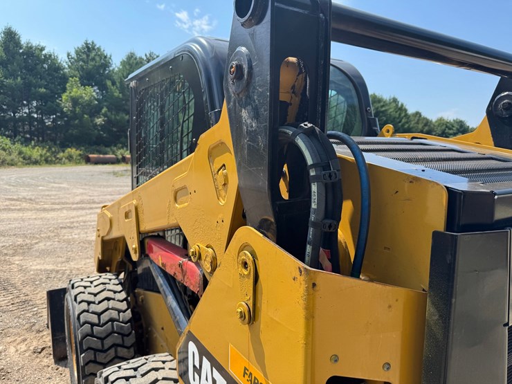 caterpillar-242d-image-22