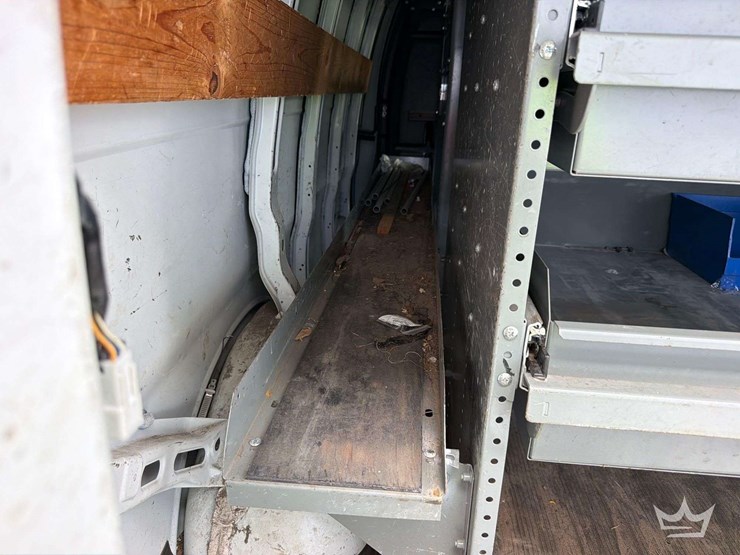 2018-chevrolet-express-g2500-image-28