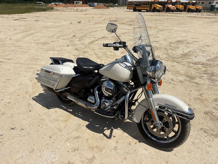 2015-harley-davidson-road-king-flhp-police-motorcycle-(38,134-miles)-image-4