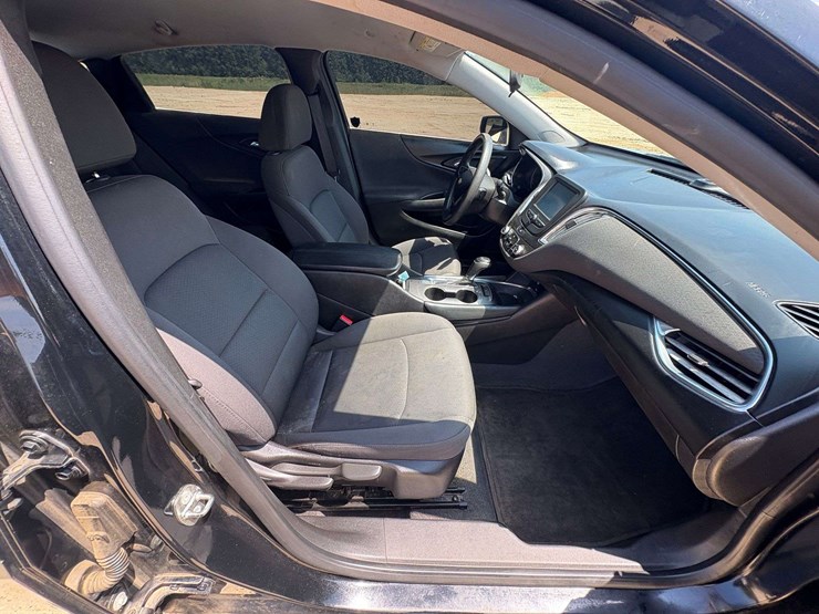 2018-chevrolet-malibu-4-door-sedan-(119,692-miles)-image-23