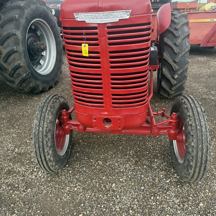 #158 • 1949 I-6 Standard International Tractor
