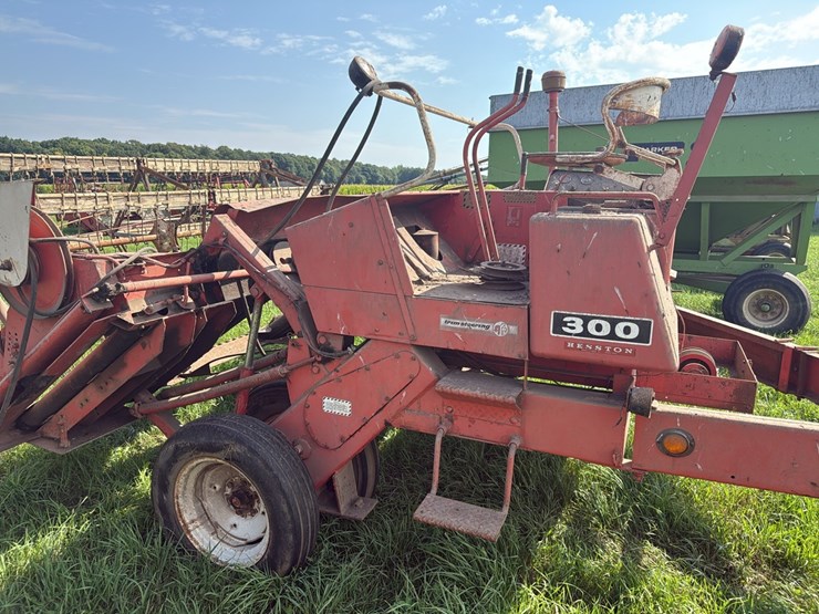 hesston-300-image-7