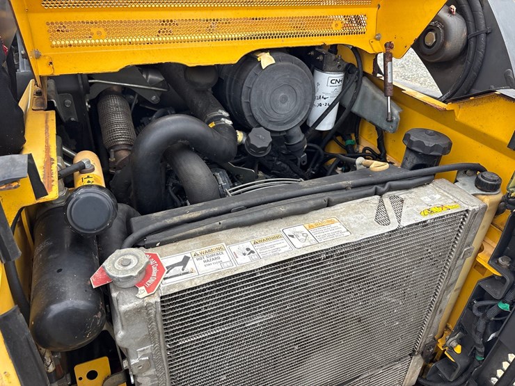 2019-new-holland-l228-image-42