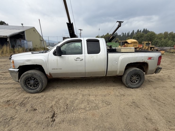 2011-chevrolet-silverado-2500-image-2