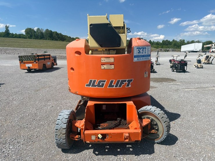 2005-jlg-e400ajp-image-4