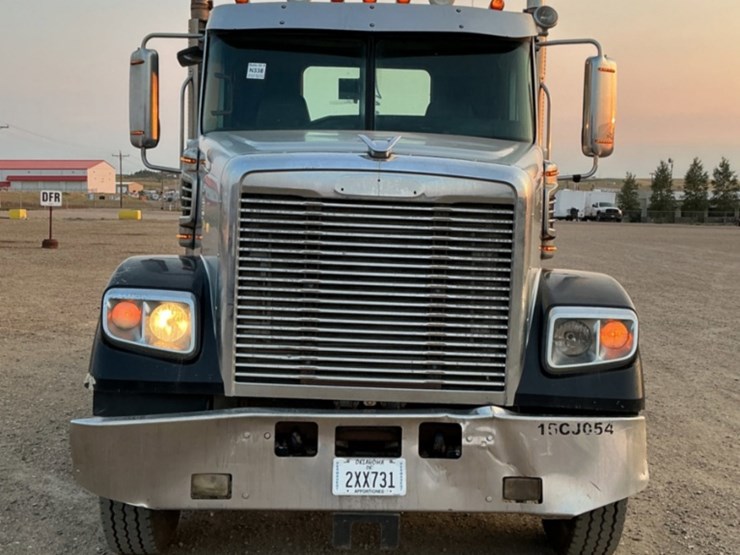 2011-freightliner-coronado-122-sd-image-2