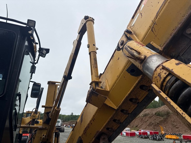 caterpillar-160m-awd-image-48