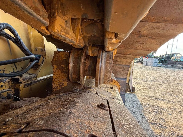 2016-caterpillar-d6k2-lgp-image-21