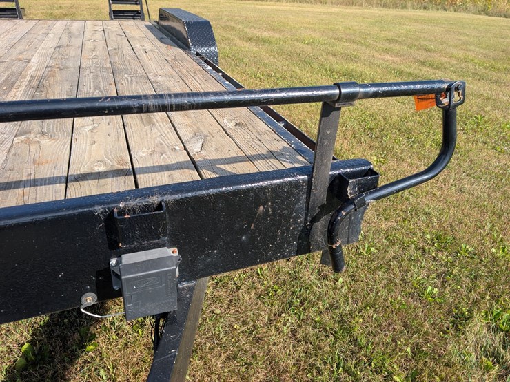 #121-•-2015-horse-creek-15-ton-trailer-(has-wi-title)-image-8