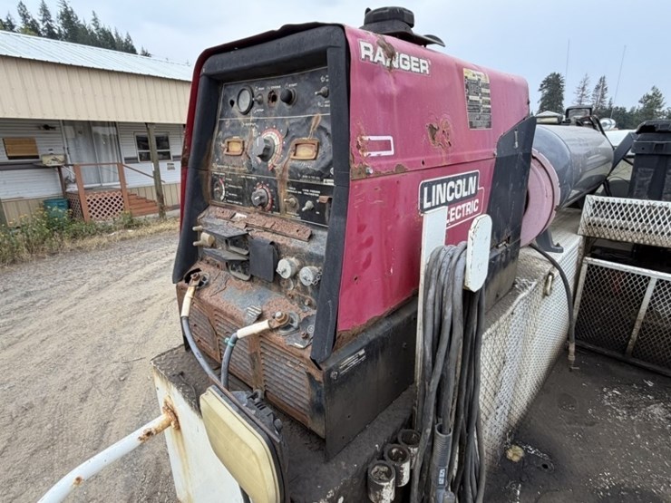 1999-freightliner-fl60-image-19