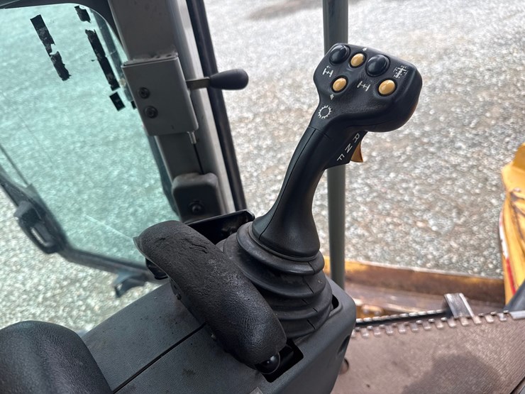caterpillar-160m-awd-image-108