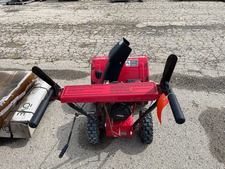 #10542-•-yard-machine-snow-blower-image-5