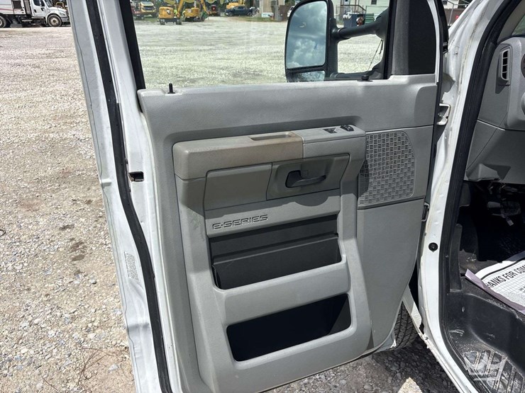 2014-ford-e450-image-14