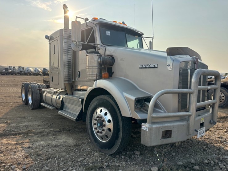 2011-kenworth-t800-image-3