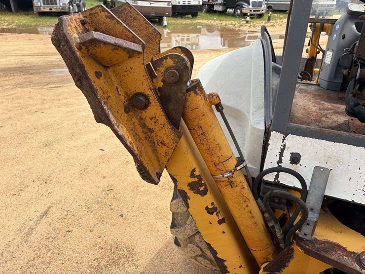 new-holland-555e-image-26