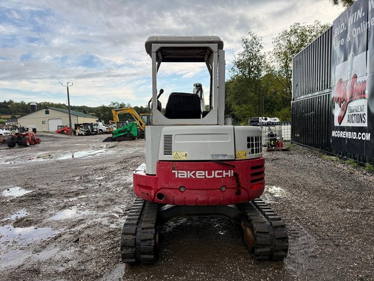2009-takeuchi-tb138fr-image-3