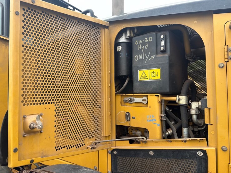 caterpillar-160m-awd-image-70