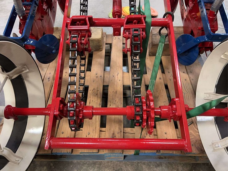 international-harvester-c251-two-row-fast-hitch-planter-image-24